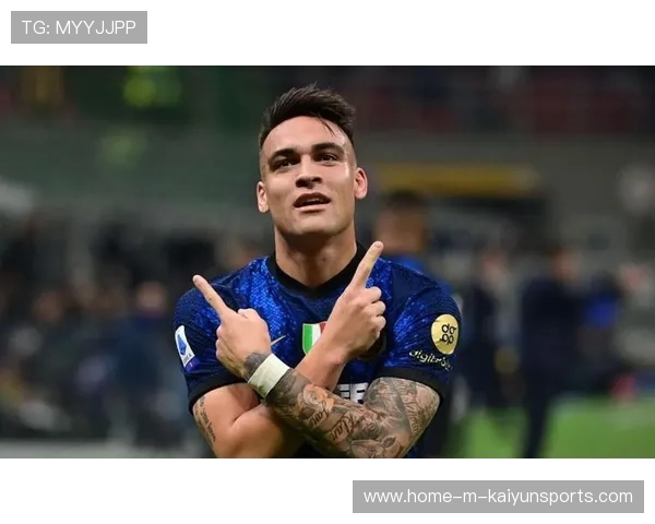 劳塔罗禁区内力压后卫头球破网，助国际米兰2比0完胜克雷莫内塞